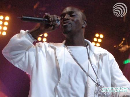 akon mon fans